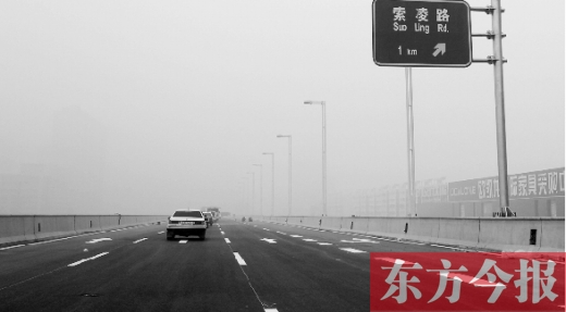 昨天上午，東方今報記者跟隨鄭州市交巡警部門，提前探路已具備通車條件的鄭州市三環(huán)快速路