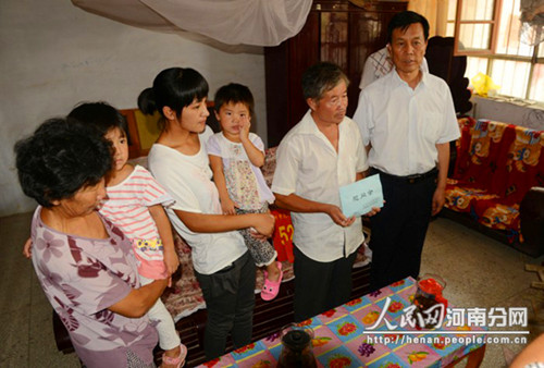 豫閩兩地領(lǐng)導赴濮陽劉利廣家中慰問
