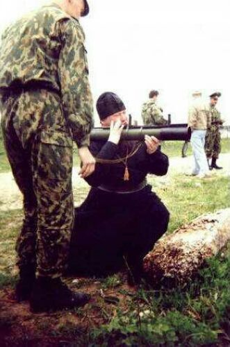 戰(zhàn)斗民族:牧師會開光能打槍懂賣萌 戰(zhàn)斗民族:牧師會開光能打槍懂賣萌