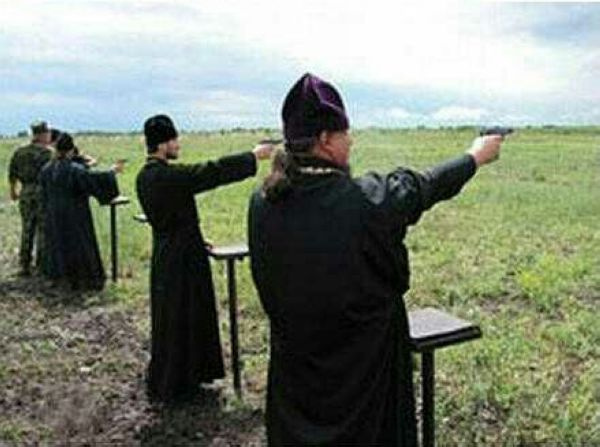 戰(zhàn)斗民族:牧師會開光能打槍懂賣萌 戰(zhàn)斗民族:牧師會開光能打槍懂賣萌