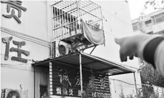 發(fā)生矛盾的一二樓鄰居，喇叭就安裝在二樓窗口。