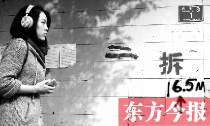 昨日，東方今報記者走訪農(nóng)業(yè)路沿線，看見“拆”字已上墻