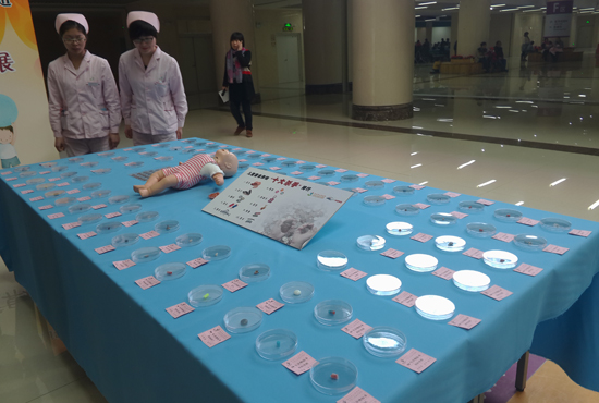 鄭州市兒童醫(yī)院舉行的首屆兒童氣道、食道異物展