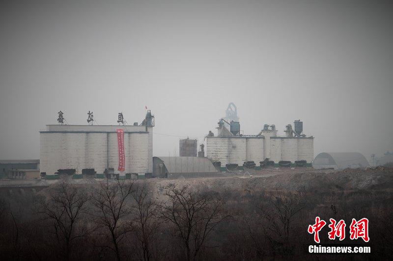 　2014年2月17日，石家莊市再次啟動壓減水泥過剩產(chǎn)能、治理大氣污染水泥企業(yè)集中爆破拆除行動。