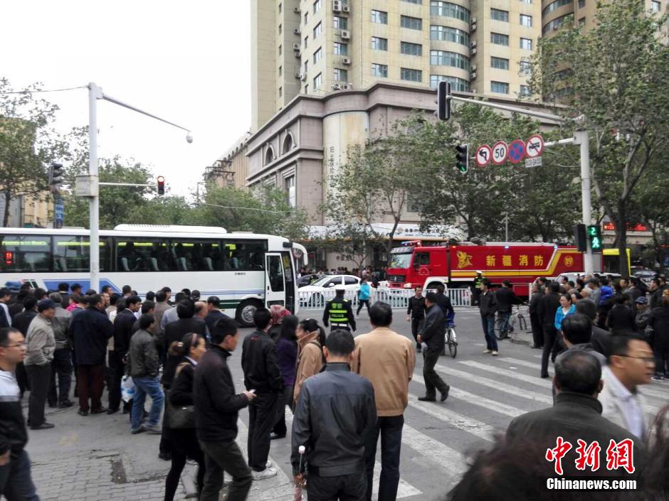 自治區(qū)和烏魯木齊市有關(guān)部門迅速處置，傷員已全部送往醫(yī)院救治。