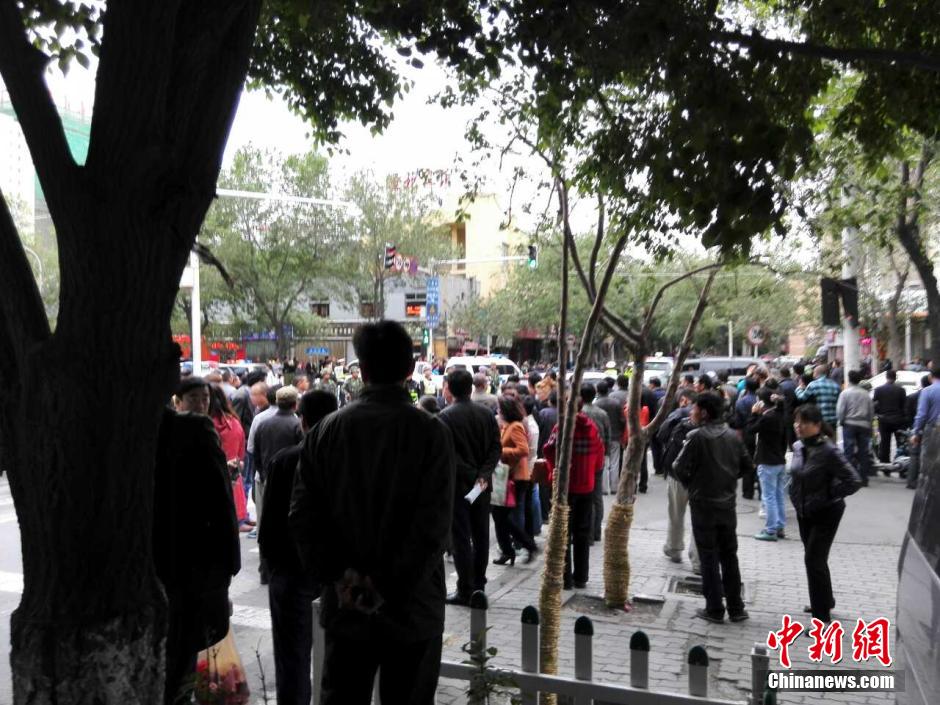 自治區(qū)和烏魯木齊市有關(guān)部門迅速處置，傷員已全部送往醫(yī)院救治。
