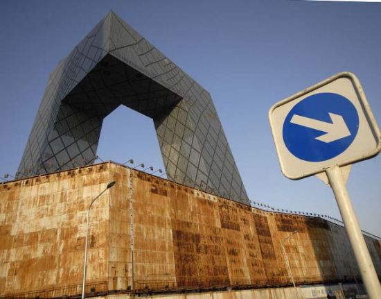 中央電視臺進(jìn)入多事之秋，多名工作人員相繼被調(diào)查，公眾聲望一度下滑。