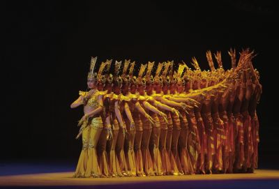 在歡迎晚宴上，上演經(jīng)典節(jié)目千手觀音。新華社發(fā)
