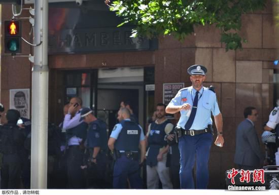 發(fā)生人質(zhì)劫持的咖啡屋位于馬丁廣場(chǎng)，是悉尼市最為繁忙的中央商業(yè)區(qū)。