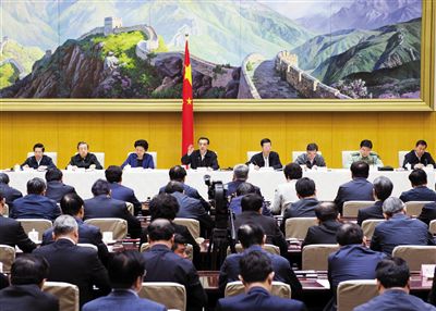 5月12日，國(guó)務(wù)院召開(kāi)推進(jìn)簡(jiǎn)政放權(quán)放管結(jié)合職能轉(zhuǎn)變工作電視電話會(huì)議，李克強(qiáng)總理發(fā)表講話。新華社記者