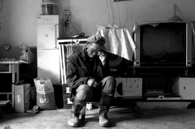 今年73歲的錢智遠(yuǎn)說(shuō)起女兒錢仁鳳不禁老淚縱橫。