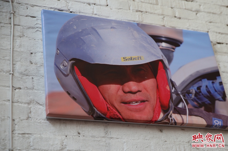 賽車的世界、更是男人的世界。圖為部分參展攝影作品。