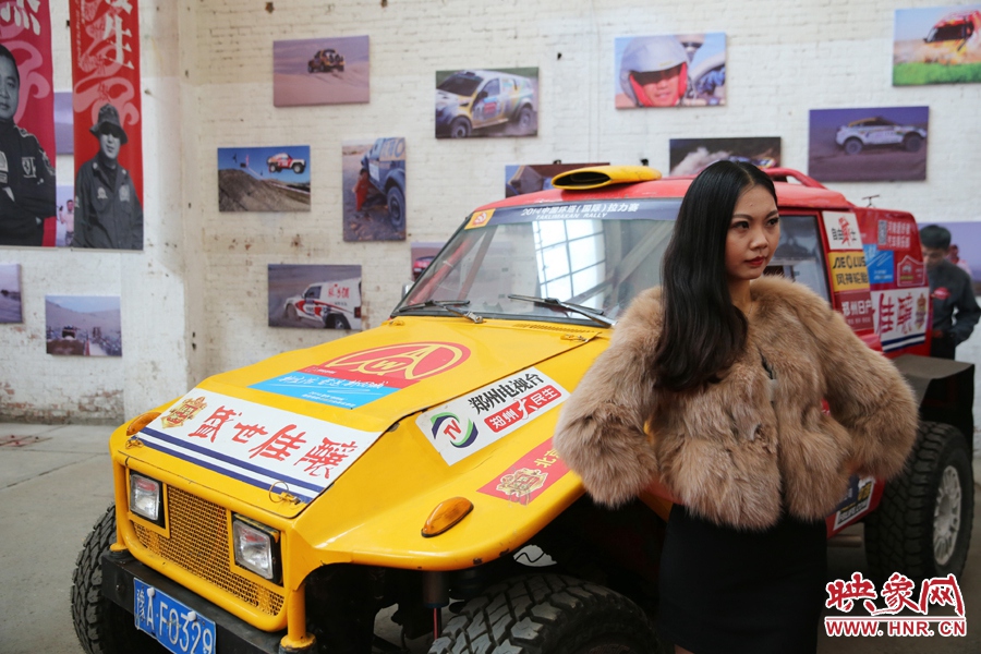姐是車模，賽車的車。