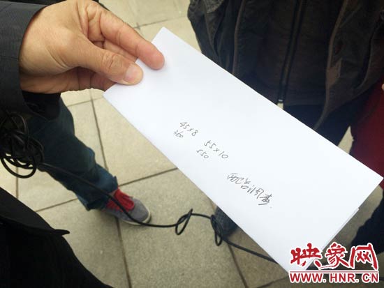 經(jīng)過初步測量，河南省人民會堂主樓的違法廣告牌面積為910平米。