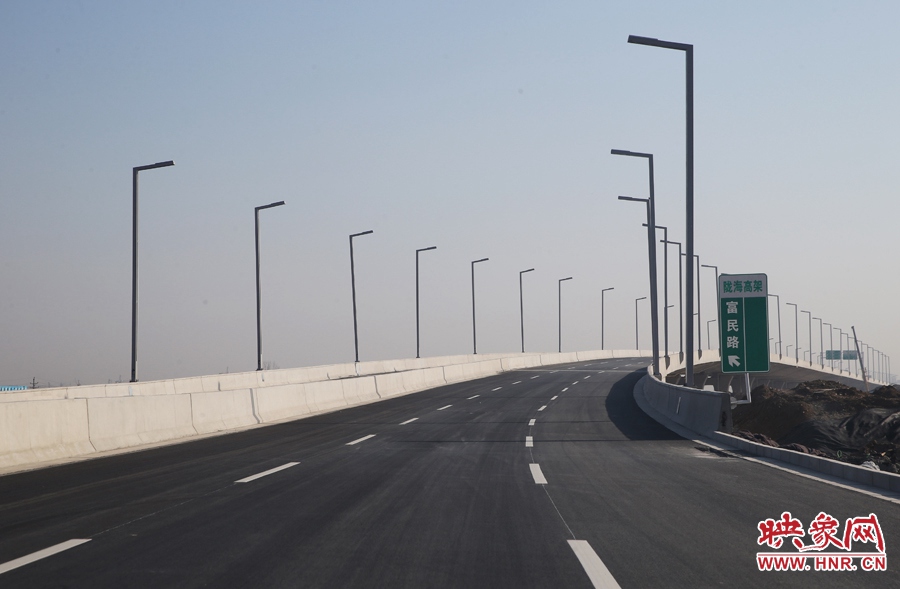 從新田路進入隴海高架入口。