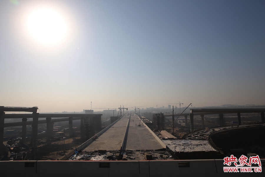 隴海高架從西四環(huán)上方通過。