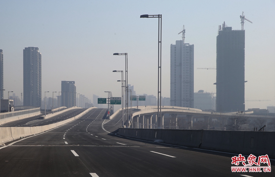 隴海高架與西三環(huán)立交。