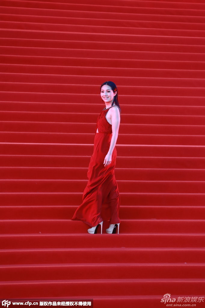 北影節(jié)閉幕豐胸美腿爭(zhēng)艷 新老女神齊來襲