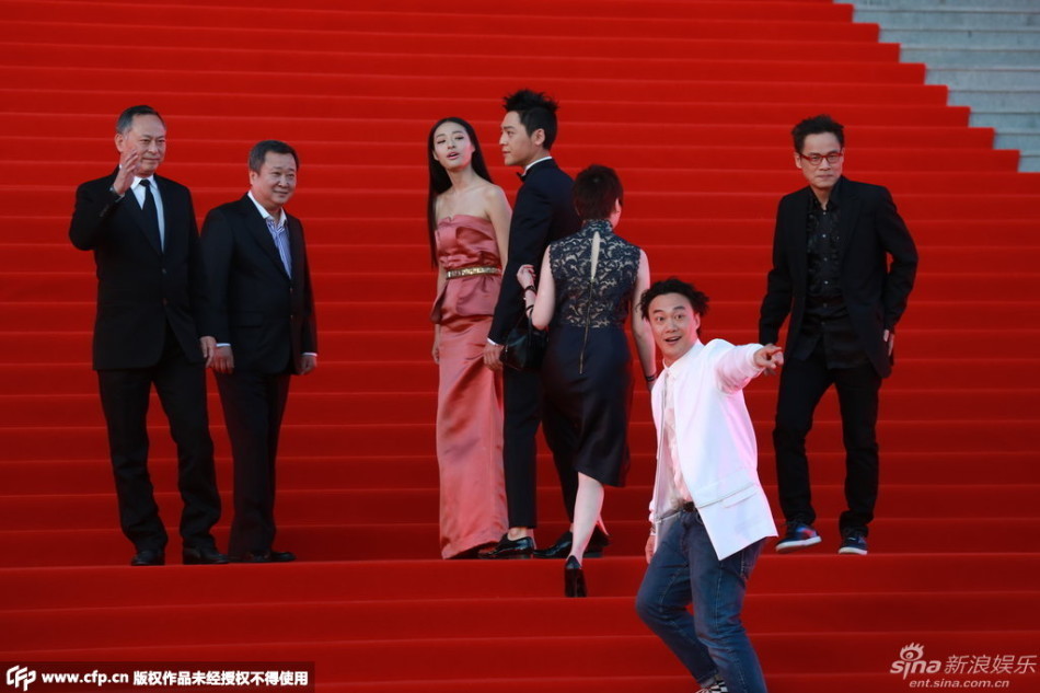 北影節(jié)閉幕豐胸美腿爭(zhēng)艷 新老女神齊來襲