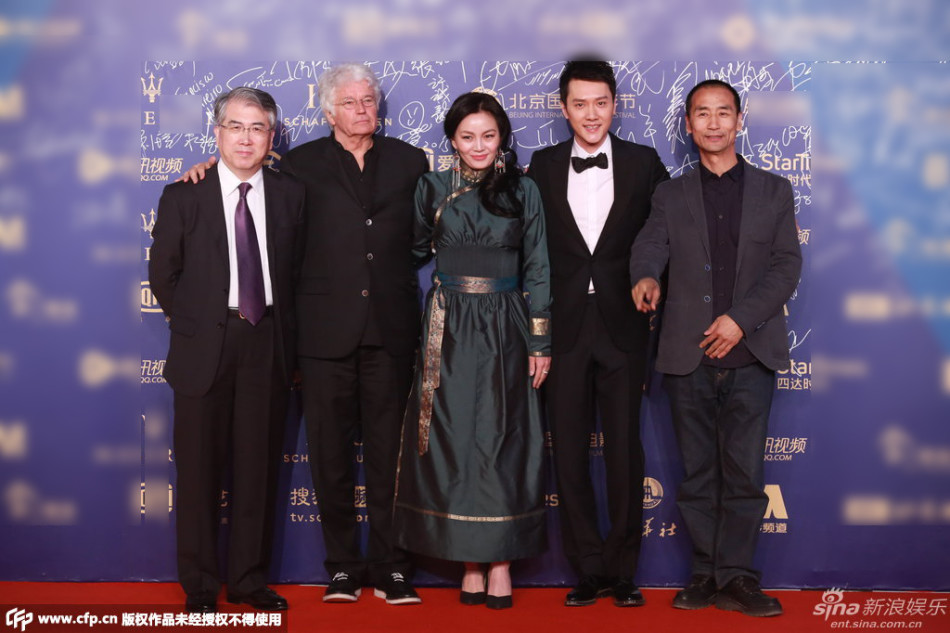 北影節(jié)閉幕豐胸美腿爭(zhēng)艷 新老女神齊來襲