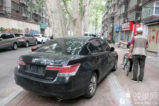 男子的車牌因是外地牌照，被小偷盜走。