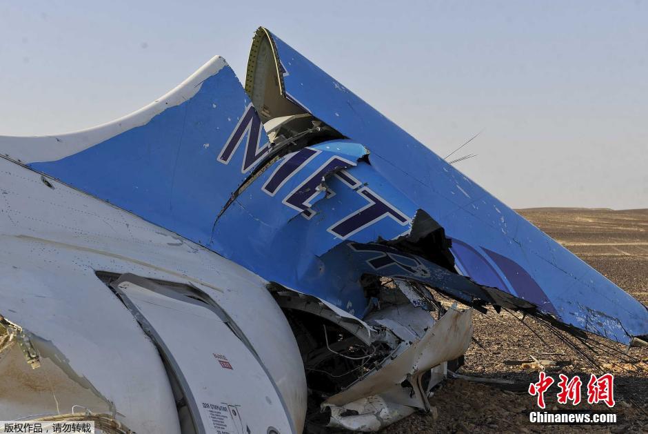 當(dāng)?shù)貢r間2015年10月31日，在埃及墜毀的俄羅斯客機殘骸散落在西奈半島的沙漠之中