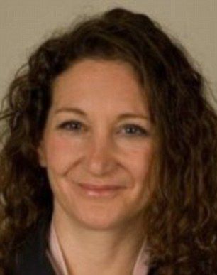 世衛(wèi)組織流感專(zhuān)家芒福德博士指出，H5N8病毒有可能會(huì)傳染給人。