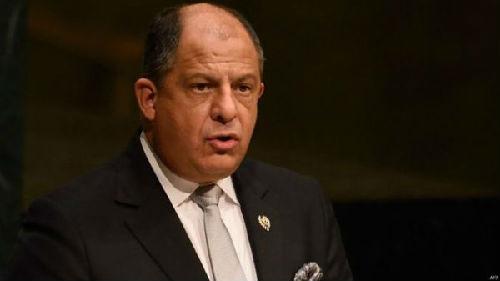 哥斯達黎加總統(tǒng)路易斯·索利斯表示，政府亟需資金因應(yīng)財政赤字，但中國提供10億美元貸款的時機仍未成熟。（圖片來源：英國廣播公司網(wǎng)站）