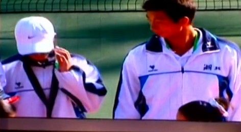 網(wǎng)友曝李娜九運(yùn)會領(lǐng)獎(jiǎng)臺上疑被當(dāng)眾扇耳光(圖) 網(wǎng)友曝李娜九運(yùn)會領(lǐng)獎(jiǎng)臺上疑被當(dāng)眾扇耳光(圖)