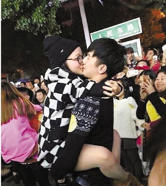 雖只是縣城的比賽，但水準(zhǔn)著實不低，居然有選手采用考拉式。