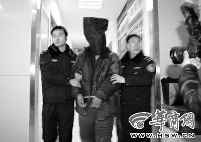 17歲流浪小伙因愛(ài)看消防滅火 街頭縱火燒車(圖) 17歲流浪小伙因愛(ài)看消防滅火 街頭縱火燒車(圖)