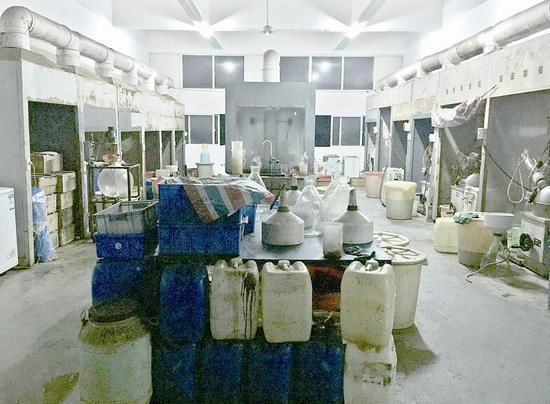 圖為制毒窩點 圖為制毒窩點