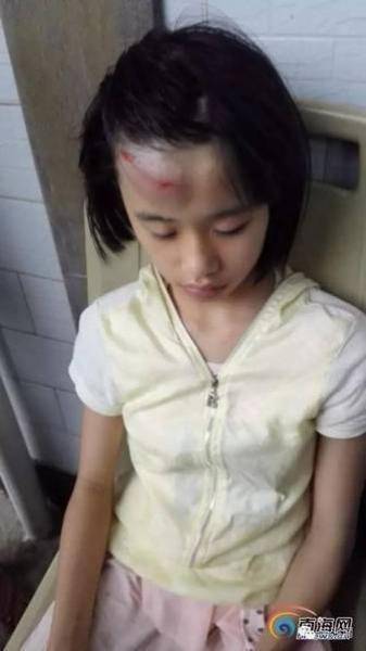 海南文昌突發(fā)龍卷風(fēng) 已致1人死亡9人受傷 海南文昌突發(fā)龍卷風(fēng) 已致1人死亡9人受傷