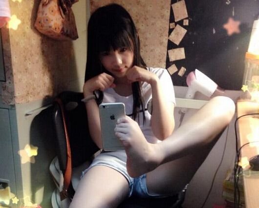 妹子們每周花至少五小時自拍，到底是為啥？