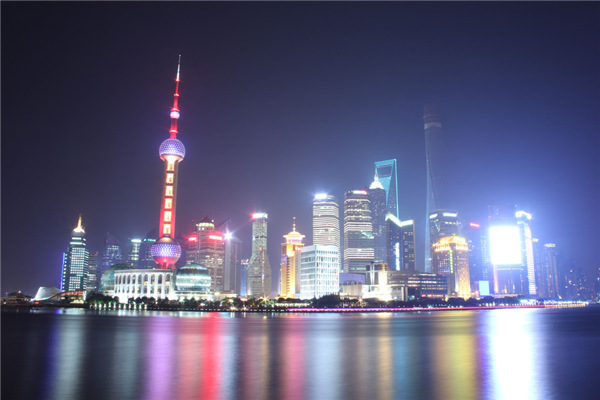 不要溫和地走進(jìn)那個良夜 因為夜太美！