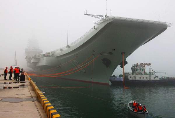 資料圖：遼寧艦停泊軍港。