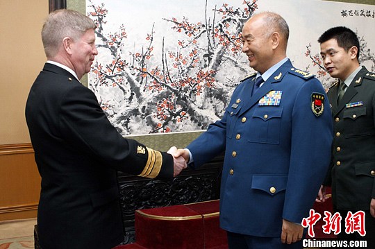 5月6日下午，中共中央軍委副主席許其亮空軍上將，在北京八一大樓會見來華進行正式友好訪問的芬蘭國防參謀長蘭尼科海軍中將一行。中新社發(fā) 宋吉河 攝