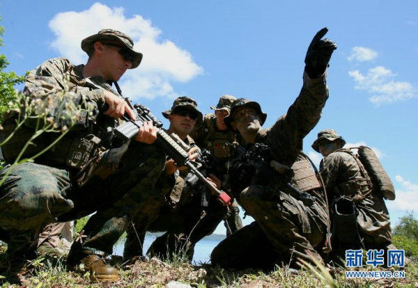 美菲“肩并肩2012”軍演菲律賓和美國的“肩并肩”聯(lián)合軍演在巴拉望島烏盧甘灣舉行。