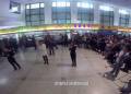火車站候車大廳紅歌快閃迎國慶！百人互動，震撼現(xiàn)場嗨翻天！