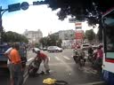 好恐怖的車禍！騎車先到人才到
