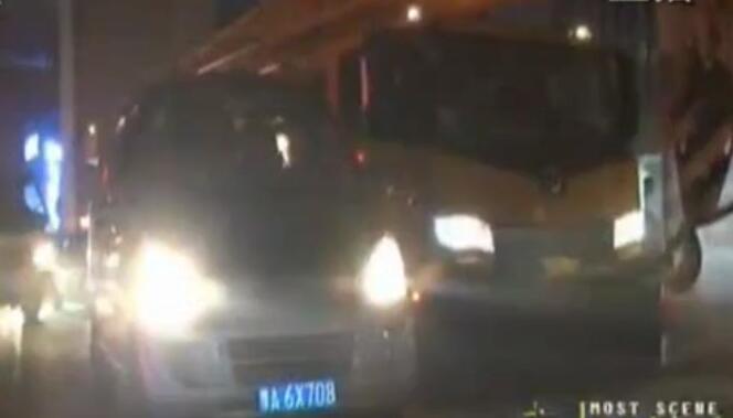 撞了車還打人 這是誰在胡鬧？