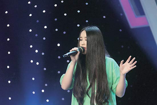 參賽選手激情獻唱 參賽選手激情獻唱