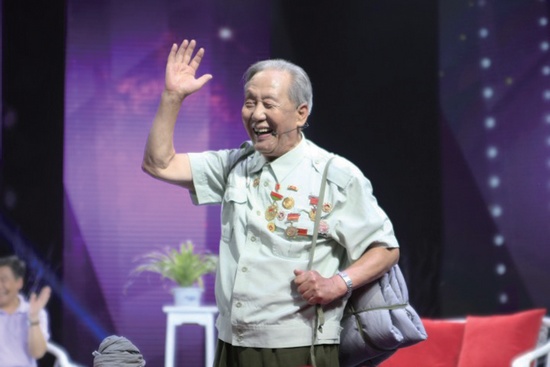 83歲，張立修打行軍包依然很迅速