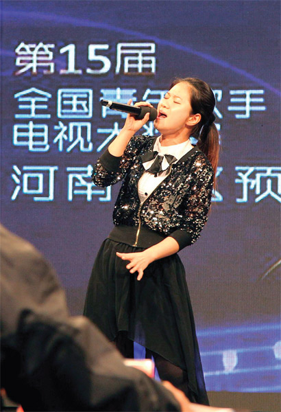 選手們演唱很賣力，要把最好的一面展現(xiàn)給評委